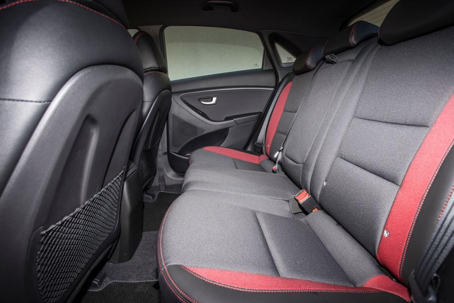  Hyundai i30 5-Door Turbo 2015 года  (UK) (фото 19 из 20)